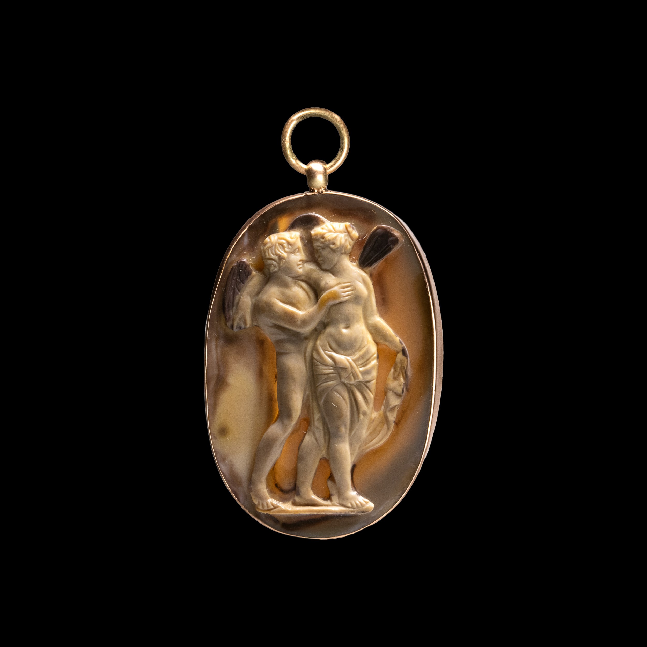 A Grand Tour three-layered agate cameo mounted in a gold pendant. Cupid and Psyche. 